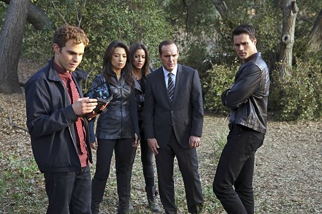 Iain De Caestecker, Ming-Na Wen, Chloe Bennet, Clark Gregg, Brett Dalton - Marvel : Les agents du S.H.I.E.L.D. - Virus alien - Film