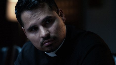 Michael Peña - The Vatican Tapes - Photos