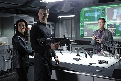Ming-Na Wen, Brett Dalton, Iain De Caestecker - Agents of S.H.I.E.L.D. - Yes Men - Photos