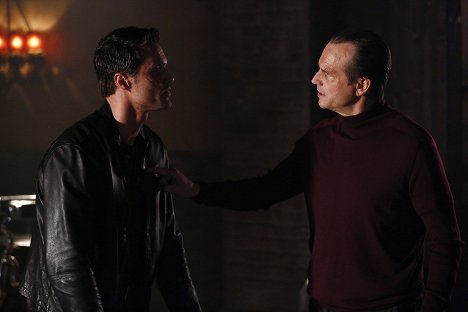 Brett Dalton, Bill Paxton - Agents of S.H.I.E.L.D. - Providence - Photos