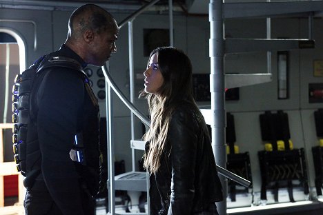 J. August Richards, Chloe Bennet - Agents of S.H.I.E.L.D. - Nothing Personal - Van film