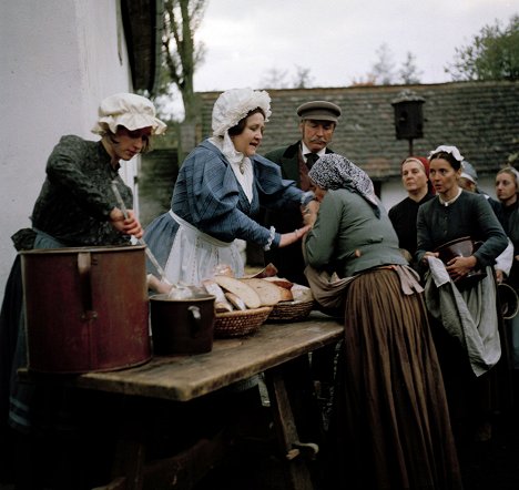 Antonie Hegerlíková, Miroslav Zounar, Libuše Geprtová - V zámku a podzámčí - Z filmu