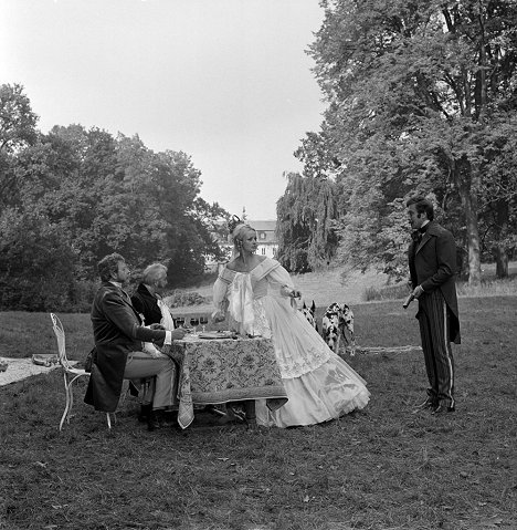 Martin Růžek, Jana Brechova, Jaroslav Satoranský - V zámku a podzámčí - Filmfotos