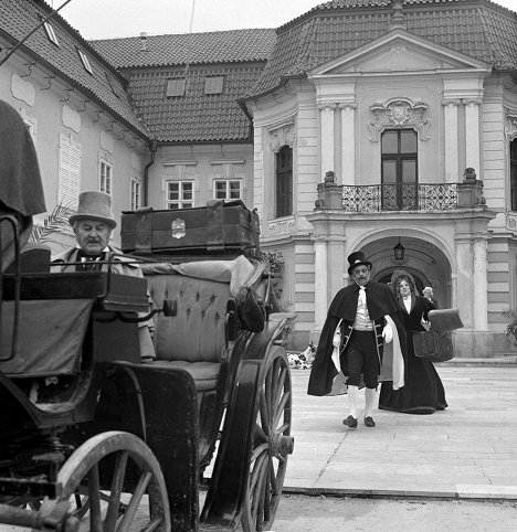 Jiří Pleskot, Bohumil Bezouška, Slávka Budínová - V zámku a podzámčí - Do filme