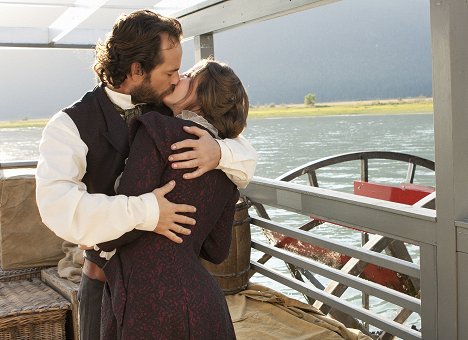 Luke Perry, Katharine Isabelle - Goodnight for Justice: Queen of Hearts - Filmfotos