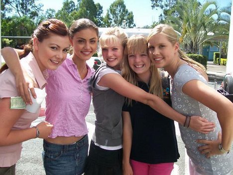 Brittany Byrnes, Phoebe Tonkin, Cariba Heine, Cleo Massey, Claire Holt - H2O - Making of