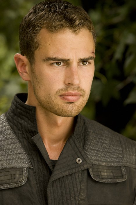 Theo James - The Divergent Series: Insurgent - Photos