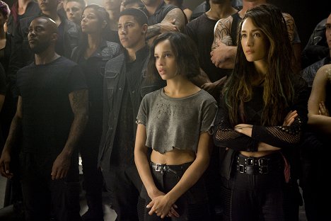 Keiynan Lonsdale, Zoë Kravitz, Maggie Q - The Divergent Series: Insurgent - Van film