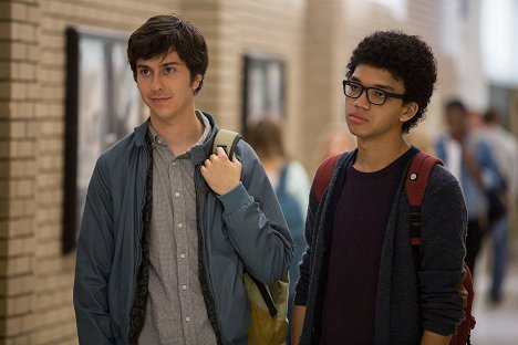 Nat Wolff, Justice Smith - Paper Towns - Van film