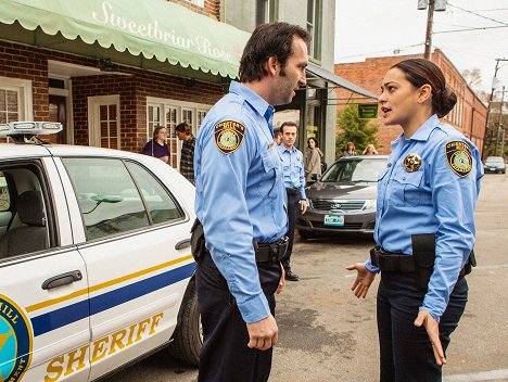 Kevin Sizemore, Natalie Martinez - Under the Dome - The Fire - Film