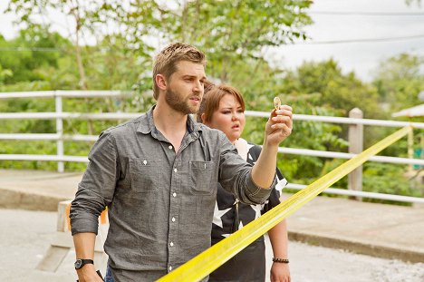 Mike Vogel, Jolene Purdy - Under the Dome - Schmetterlinge - Filmfotos