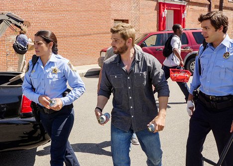 Natalie Martinez, Mike Vogel, Alexander Koch - Under the Dome - Der große Durst - Filmfotos