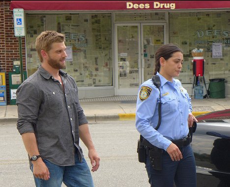 Mike Vogel, Natalie Martinez - Under the Dome - The Endless Thirst - Photos