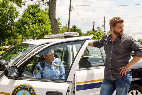 Natalie Martinez, Mike Vogel - Under the Dome - The Endless Thirst - Photos