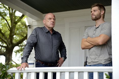 Dean Norris, Mike Vogel - Under the Dome - Let the Games Begin - Kuvat elokuvasta