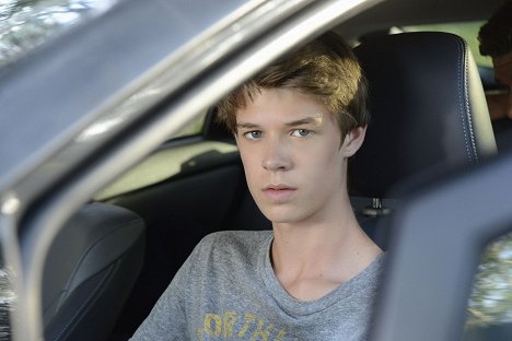 Colin Ford - Pod kupolí - Podej čertu prst - Z filmu