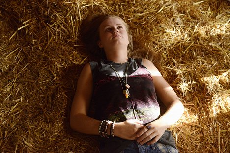 Mackenzie Lintz - Under the Dome - Tod und Teufel - Filmfotos