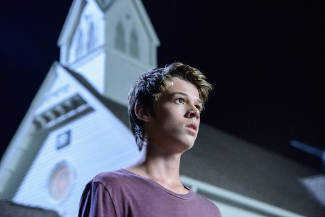 Colin Ford - Under the Dome - Curtains - De la película