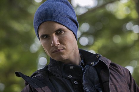 Robbie Amell - The Tomorrow People - Sitting Ducks - Photos