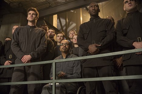 Liam Hemsworth, Jeffrey Wright, Mahershala Ali - The Hunger Games: Mockingjay - Part 1 - Van film