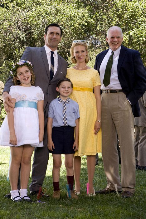 Kiernan Shipka, Jon Hamm, Jared Gilmore, January Jones, Ryan Cutrona - Mad Men - Love Among the Ruins - De la película