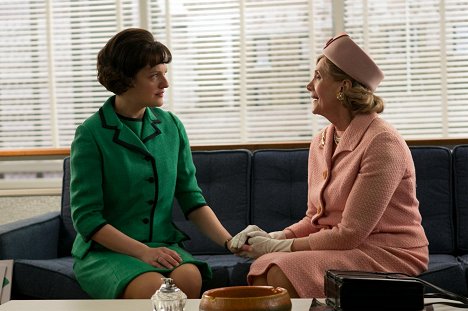 Elisabeth Moss, Channing Chase - Mad Men - Favors - Photos