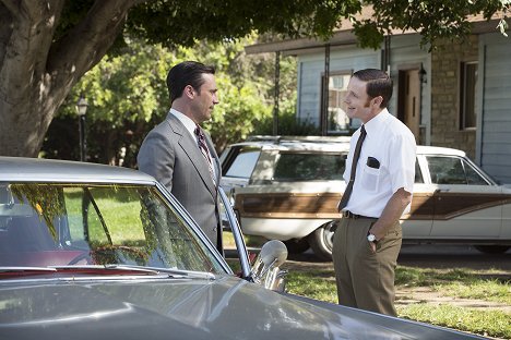 Jon Hamm, Mackenzie Astin - Šílenci z Manhattanu - Ztracený obzor - Z filmu