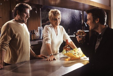 Robert Foxworth, Joanna Cassidy, Peter Krause - Sírhant művek - Nyitott könyv - Filmfotók