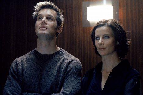 Peter Krause, Rachel Griffiths - Six Feet Under - It's the Most Wonderful Time of the Year - Photos