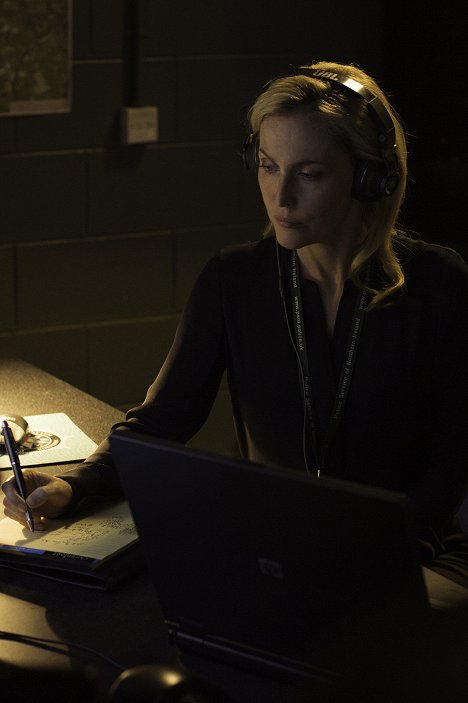 Gillian Anderson - The Fall - What Is in Me Dark Illumine - Photos