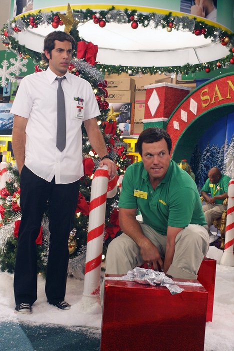 Zachary Levi, Adam Baldwin - Chuck - Chuck gegen den Weihnachtsmann - Filmfotos