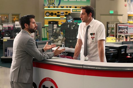 Joshua Gomez, Zachary Levi - Chuck - Chuck Versus the Cubic Z - Photos