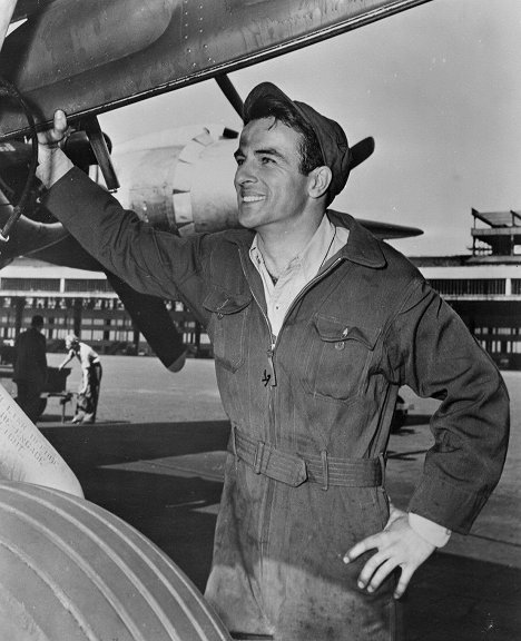 Montgomery Clift - The Big Lift - Photos
