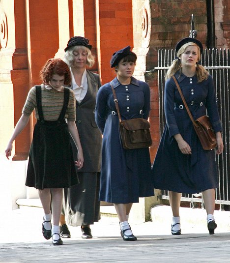 Lucy Boynton, Victoria Wood, Yasmin Paige, Emma Watson - L'Ecole de tous les talents - Tournage