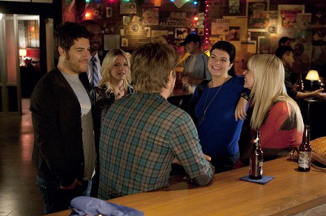 Adam Pally, Damon Wayans Jr., Elisha Cuthbert, Casey Wilson, Riki Lindhome - Happy Endings - The Code War - Photos