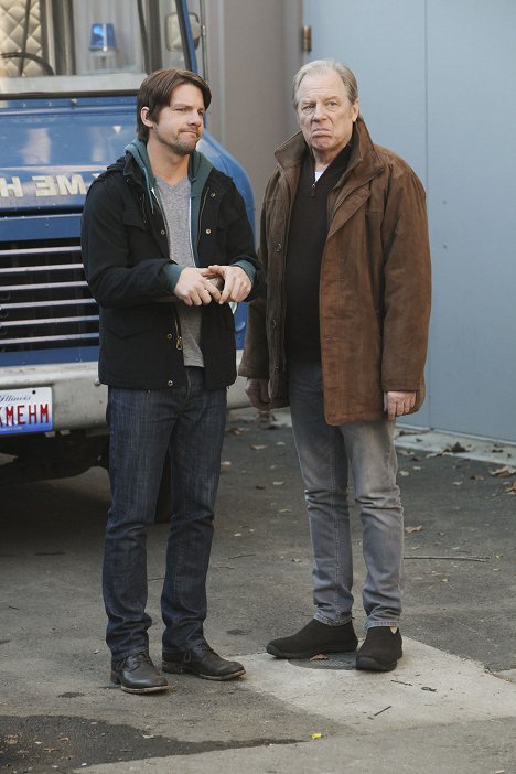 Zachary Knighton, Michael McKean - Happy Endings - Meat the Parrots - Photos