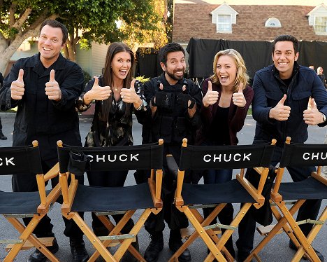 Adam Baldwin, Sarah Lancaster, Joshua Gomez, Yvonne Strahovski, Zachary Levi - Chuck - Chuck Versus Sarah - Making of