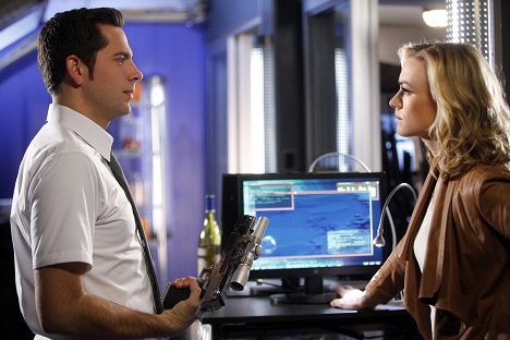 Zachary Levi, Yvonne Strahovski - Chuck - Chuck Versus the Goodbye - De la película