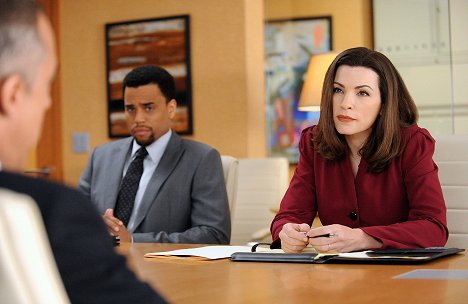 Julianna Margulies - The Good Wife - Breaking Fast - Photos