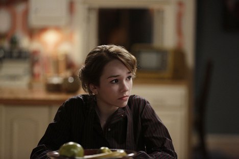 Holly Taylor - The Americans - Stingers - Photos