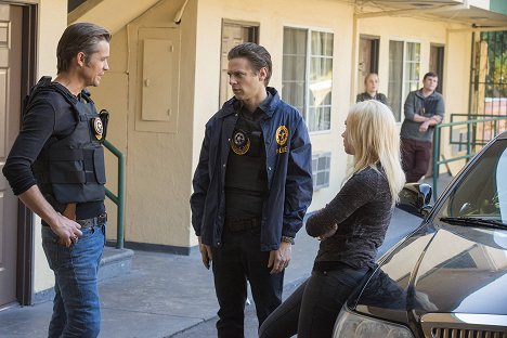 Timothy Olyphant, Jacob Pitts - Justified - Raw Deal - Photos