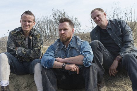 Damon Herriman, A. J. Buckley, Michael Rapaport - Justified - Whistle Past the Graveyard - Photos