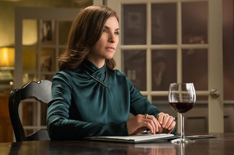Julianna Margulies - The Good Wife - Oppo Research - Photos