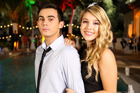 Tyler Alvarez, Paris Smith - Every Witch Way - Promo