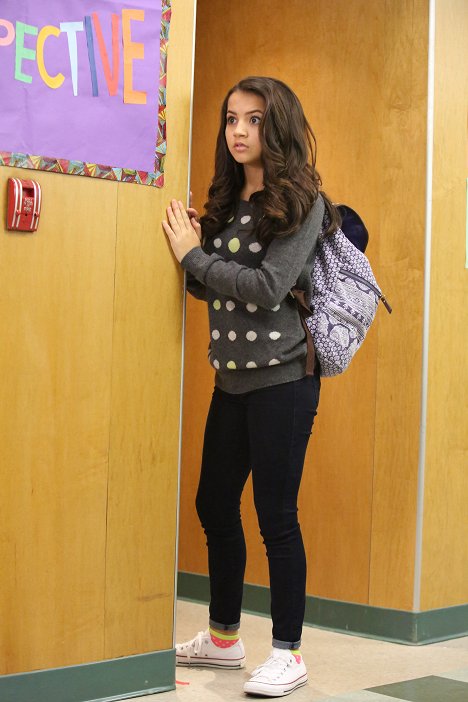 Isabela Merced - 100 Things to Do Before High School - Photos
