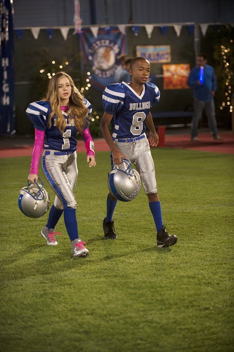 Brec Bassinger, Coy Stewart - Bella et les Bulldogs - Film