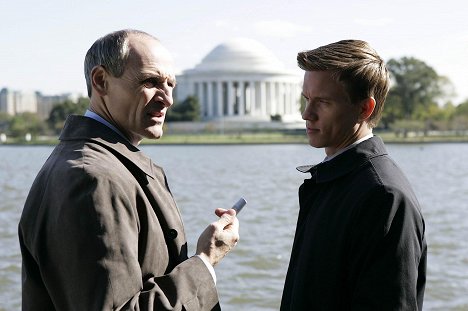 Colm Feore, Warren Kole - 24 - Day 7: 12:00 p.m.-1:00 p.m. - Photos