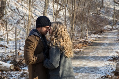 Aaron Paul, Amanda Seyfried - Fathers and Daughters - Film