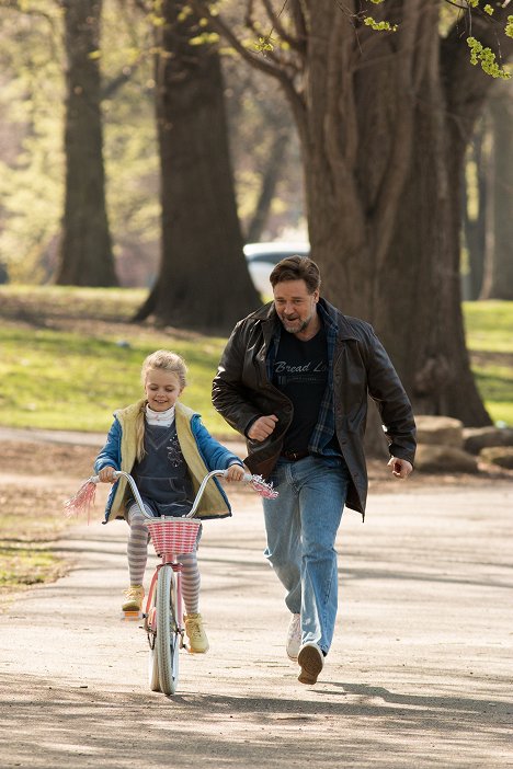 Kylie Rogers, Russell Crowe - Väter und Töchter - Ein ganzes Leben - Filmfotos