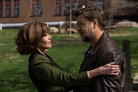 Jane Fonda, Russell Crowe - Fathers and Daughters - Photos